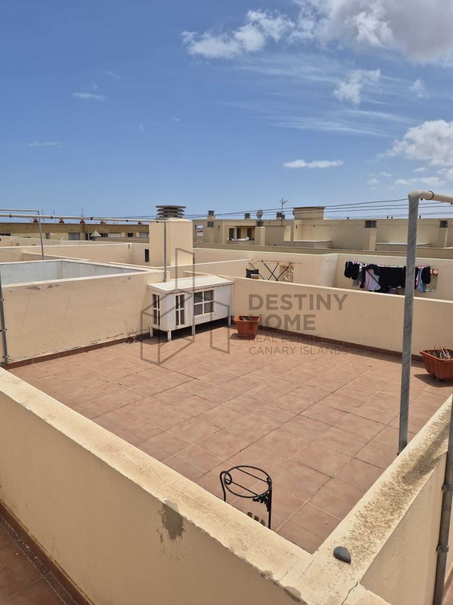 2 bedroom Flat for sale in Puerto del Rosario with garage - € 178,000 (Ref: 9830777)