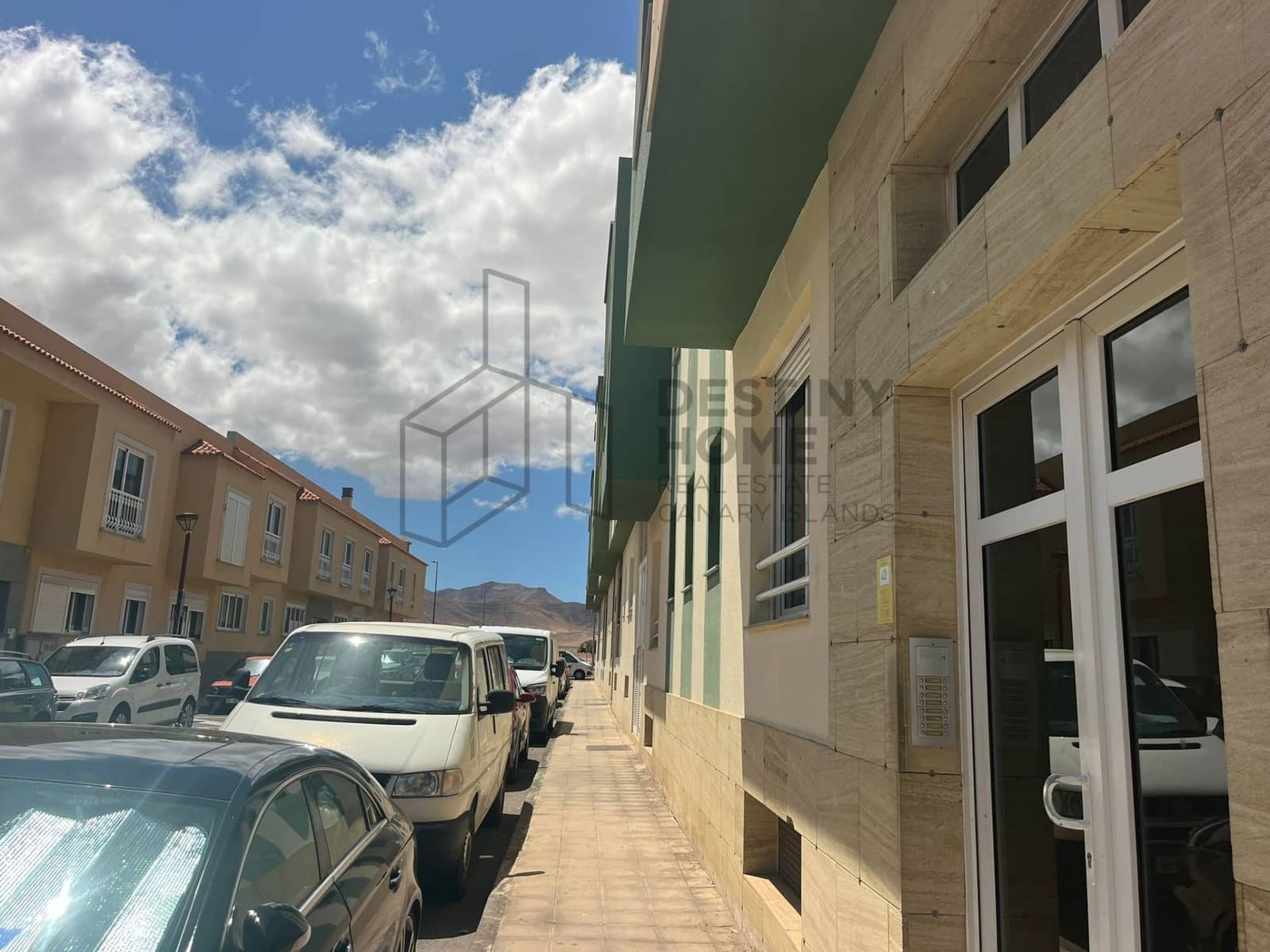 2 bedroom Flat for sale in Puerto del Rosario with garage - € 178,000 (Ref: 9830777)