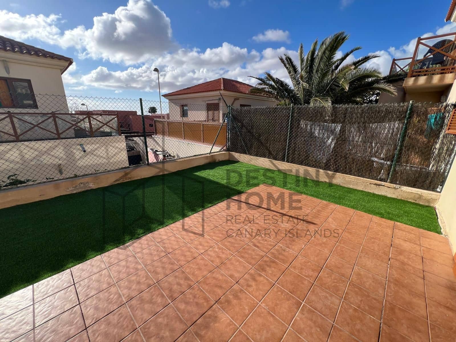 2 bedroom Townhouse for sale in Corralejo with pool garage - € 273,000 (Ref: 9835950)