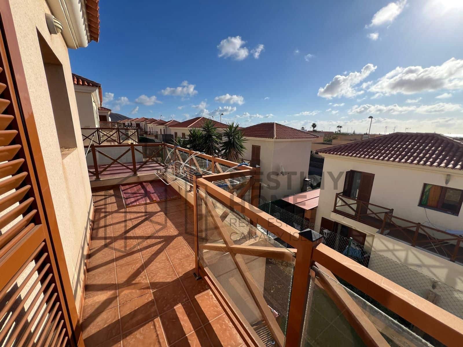 2 bedroom Townhouse for sale in Corralejo with pool garage - € 273,000 (Ref: 9835950)