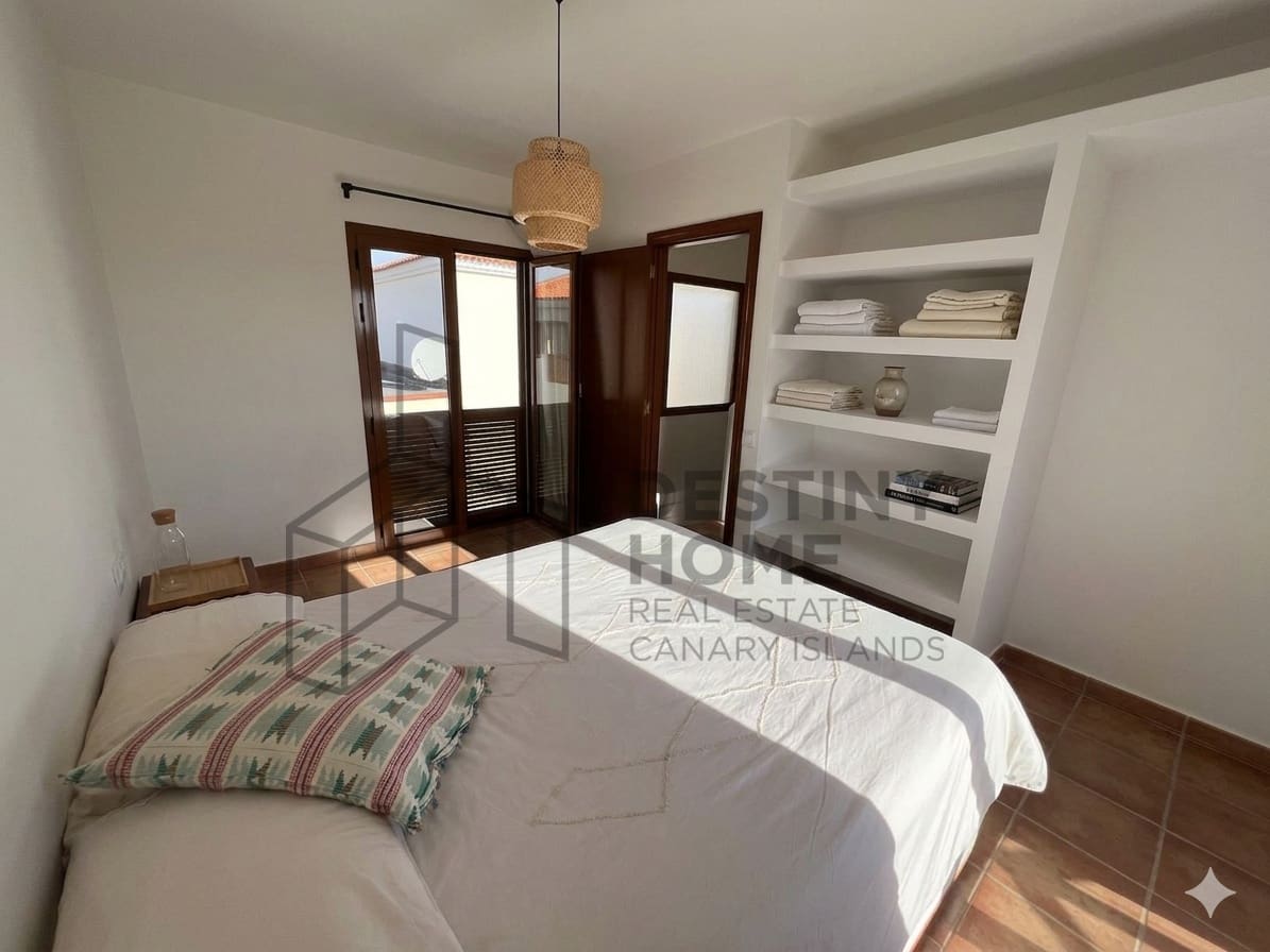 2 bedroom Townhouse for sale in Corralejo with pool garage - € 273,000 (Ref: 9835950)