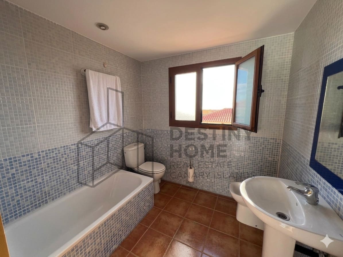 2 bedroom Townhouse for sale in Corralejo with pool garage - € 273,000 (Ref: 9835950)
