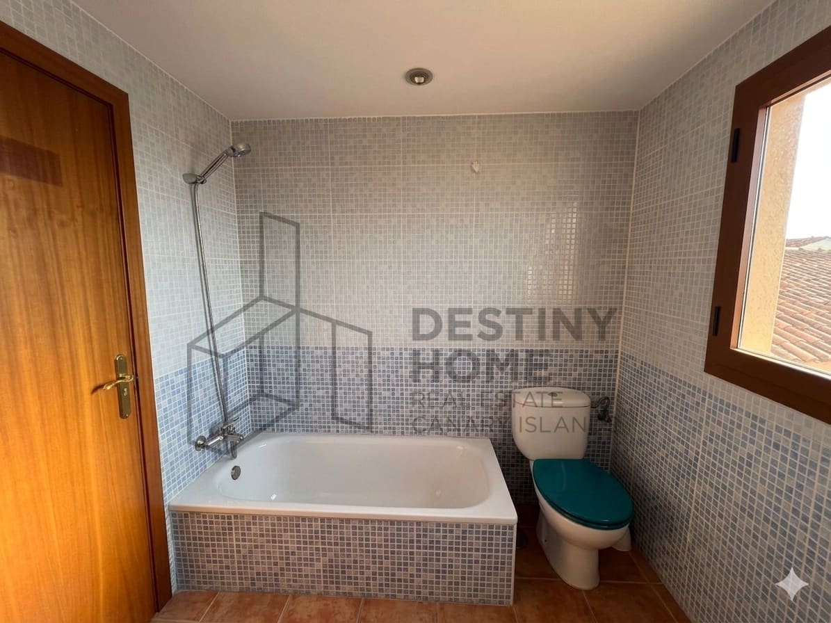 2 bedroom Townhouse for sale in Corralejo with pool garage - € 273,000 (Ref: 9835950)