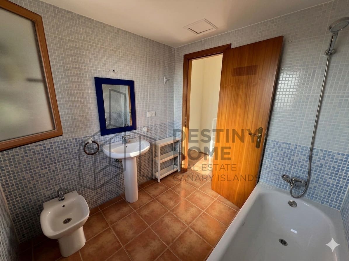2 bedroom Townhouse for sale in Corralejo with pool garage - € 273,000 (Ref: 9835950)