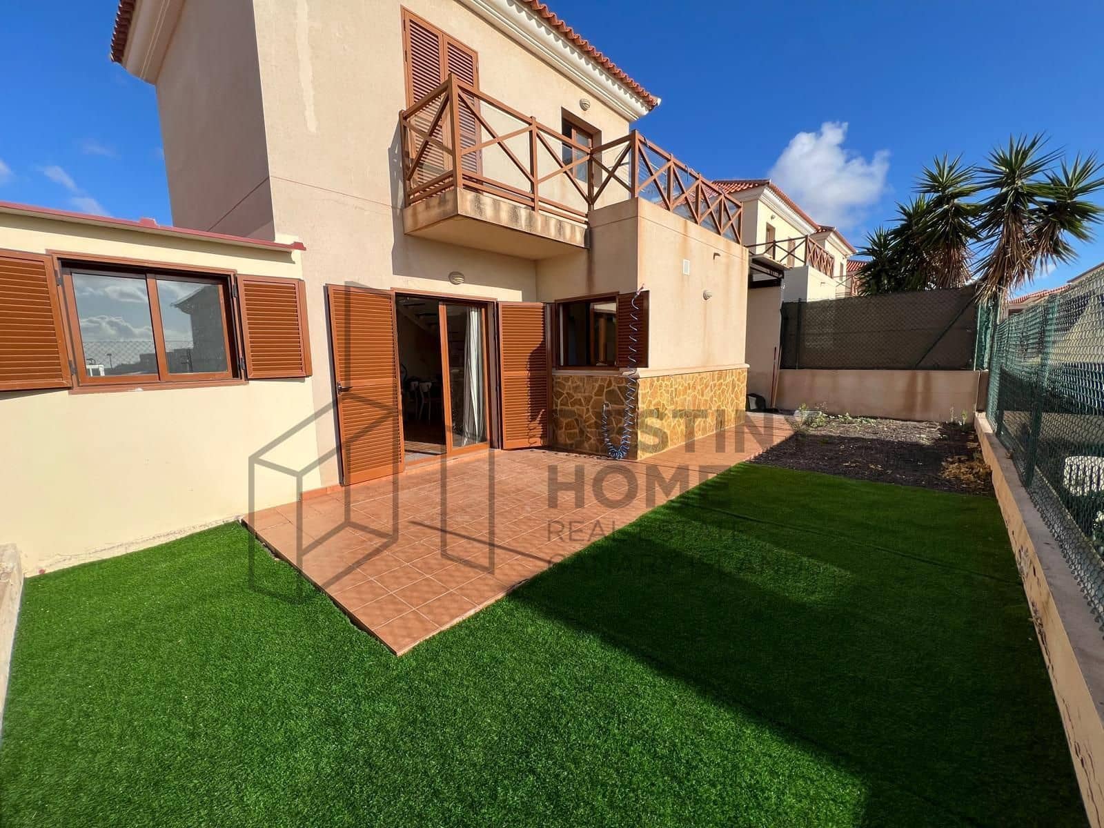 2 bedroom Townhouse for sale in Corralejo with pool garage - € 273,000 (Ref: 9835950)