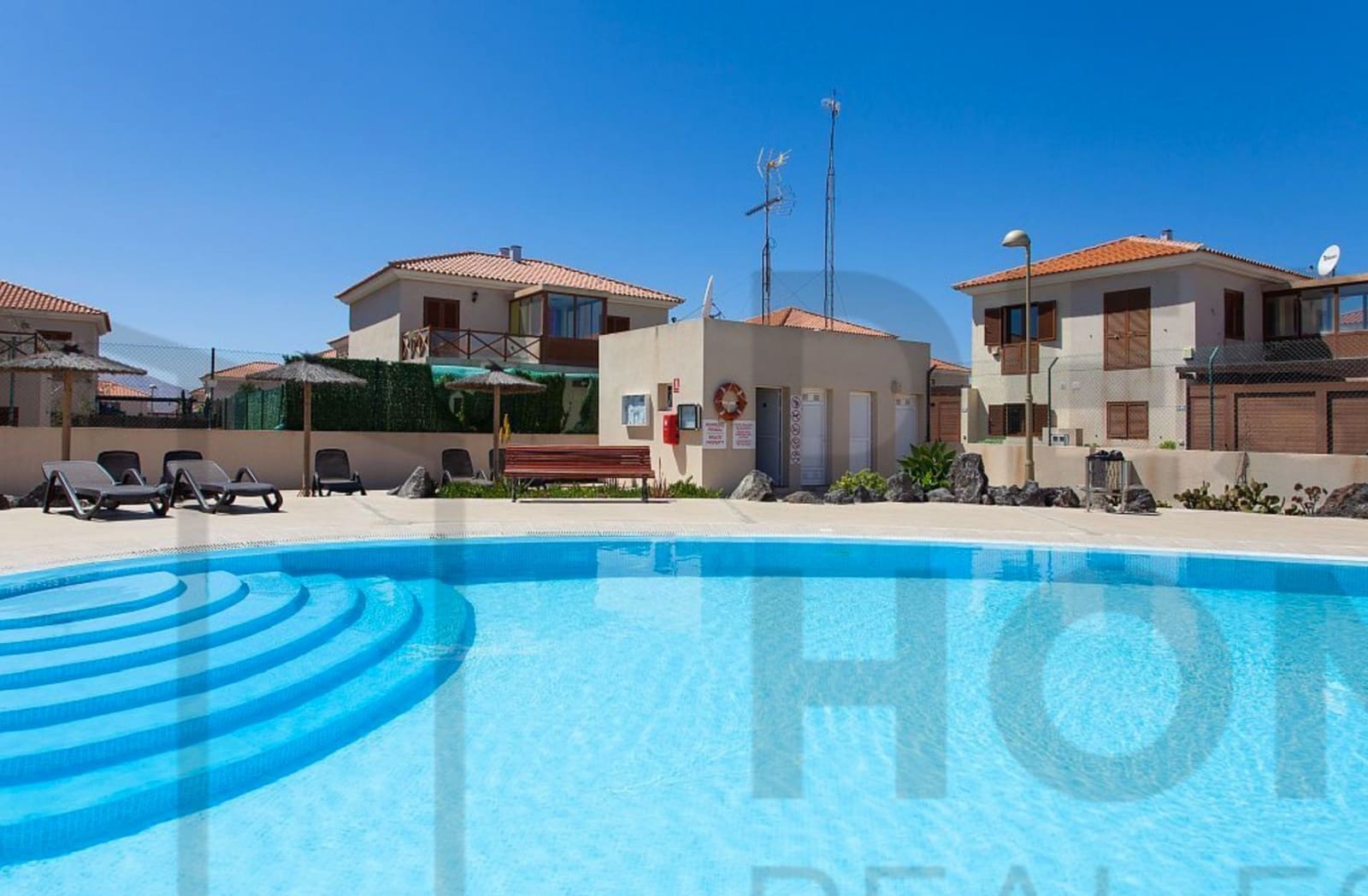 2 bedroom Townhouse for sale in Corralejo with pool garage - € 273,000 (Ref: 9835950)
