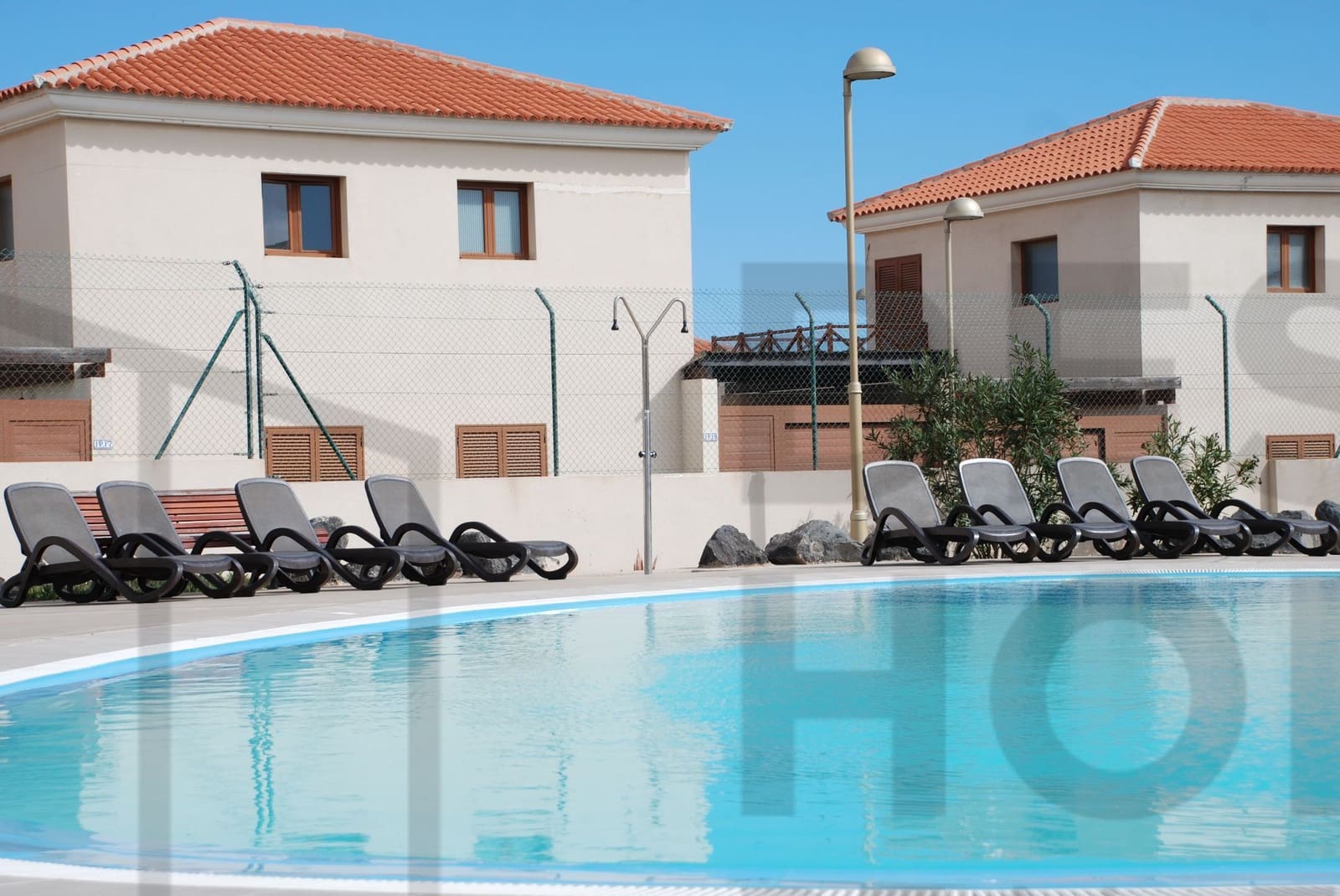2 bedroom Townhouse for sale in Corralejo with pool garage - € 273,000 (Ref: 9835950)
