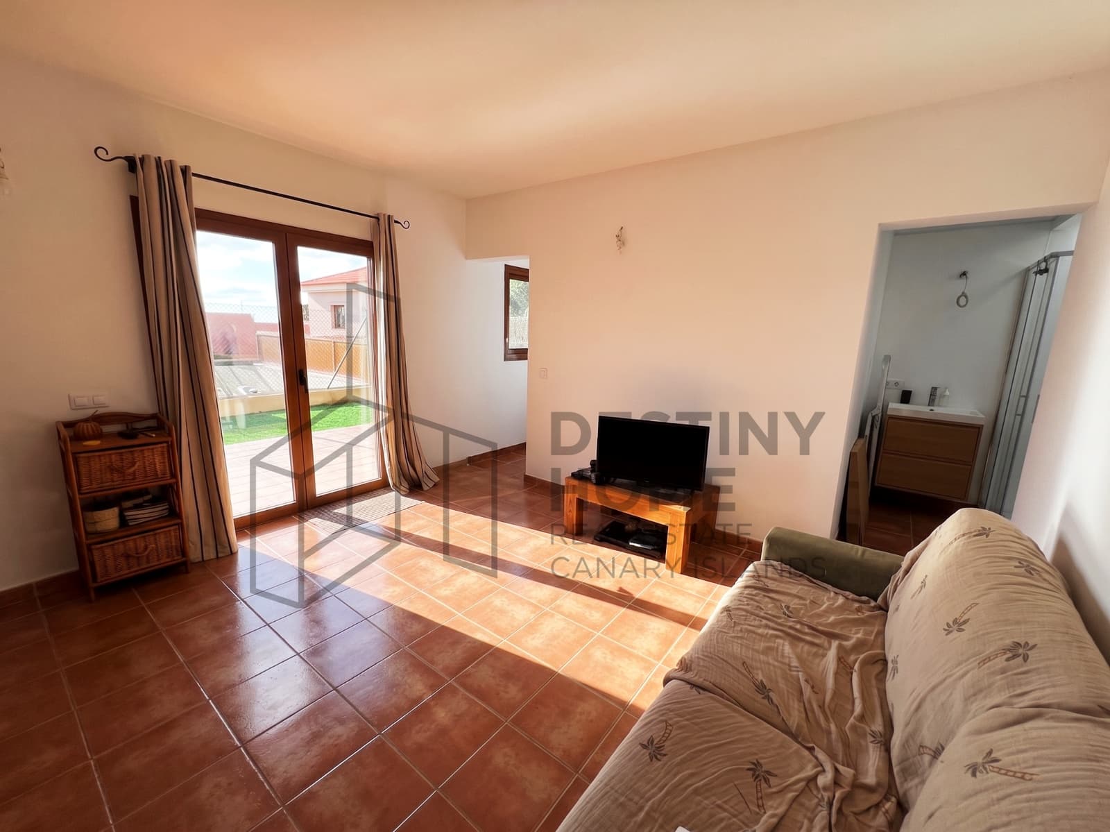 2 bedroom Townhouse for sale in Corralejo with pool garage - € 273,000 (Ref: 9835950)