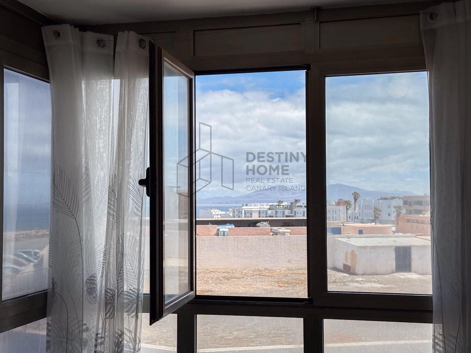 3 soveværelse Lejlighed til salg i Corralejo med garage - € 297.000 (Ref: 9842643)