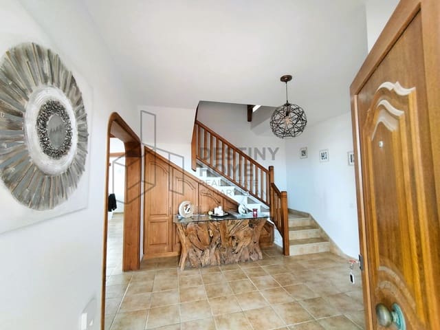3 quarto Moradia para venda em Lajares, La Oliva com piscina garagem - 775 000 € (Ref: 9849072)