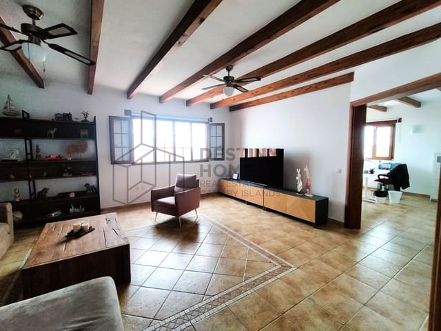 3 quarto Moradia para venda em Lajares, La Oliva com piscina garagem - 775 000 € (Ref: 9849072)
