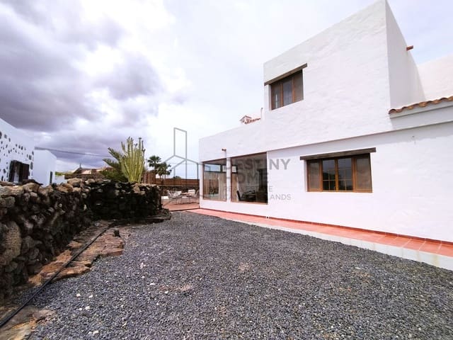 3 quarto Moradia para venda em Lajares, La Oliva com piscina garagem - 775 000 € (Ref: 9849072)