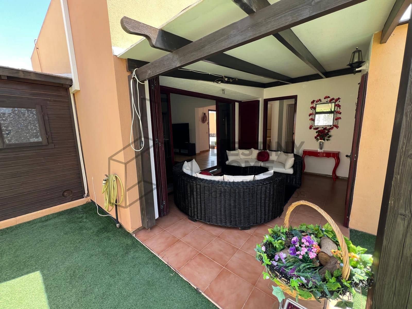 2 soveværelse Villa til salg i Corralejo med swimmingpool garage - € 280.000 (Ref: 9855039)