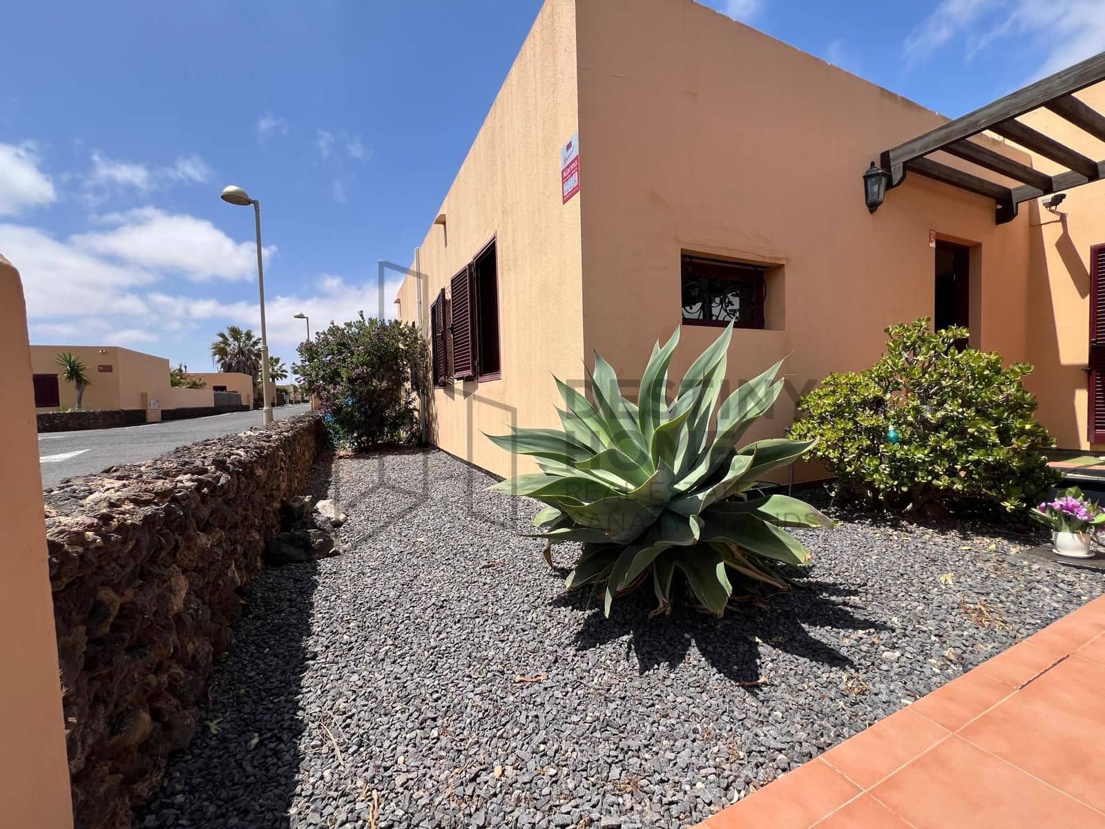 2 soveværelse Villa til salg i Corralejo med swimmingpool garage - € 280.000 (Ref: 9855039)