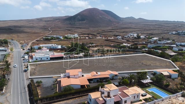 Grunde uden byggetilladelser til salg i Lajares, La Oliva - € 599.000 (Ref: 9884179)