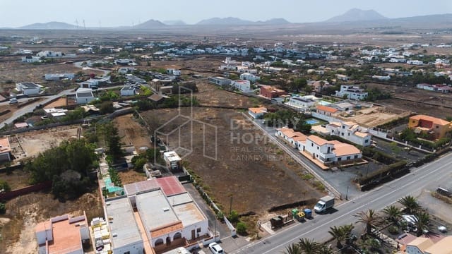 Grunde uden byggetilladelser til salg i Lajares, La Oliva - € 599.000 (Ref: 9884179)