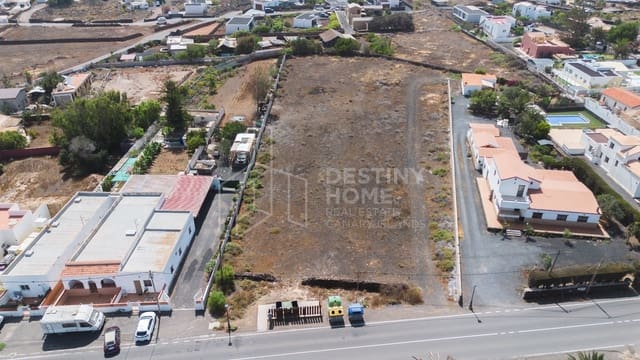 Grunde uden byggetilladelser til salg i Lajares, La Oliva - € 599.000 (Ref: 9884179)