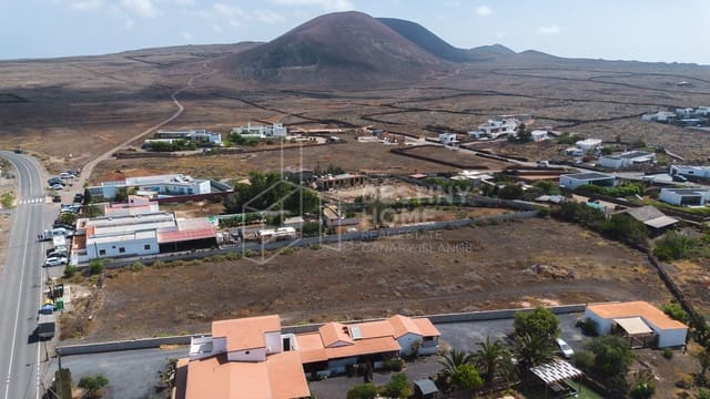 Grunde uden byggetilladelser til salg i Lajares, La Oliva - € 599.000 (Ref: 9884179)