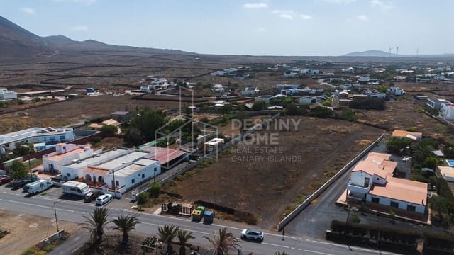 Grunde uden byggetilladelser til salg i Lajares, La Oliva - € 599.000 (Ref: 9884179)