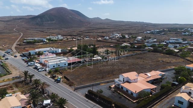 Grunde uden byggetilladelser til salg i Lajares, La Oliva - € 599.000 (Ref: 9884179)