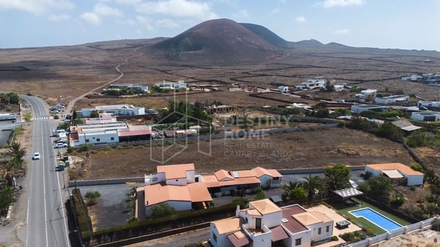 Grunde uden byggetilladelser til salg i Lajares, La Oliva - € 599.000 (Ref: 9884179)