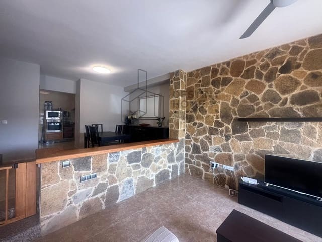 3 bedroom Semi-detached Villa for sale in El Matorral, Puerto del Rosario with garage - € 284,000 (Ref: 9889901)