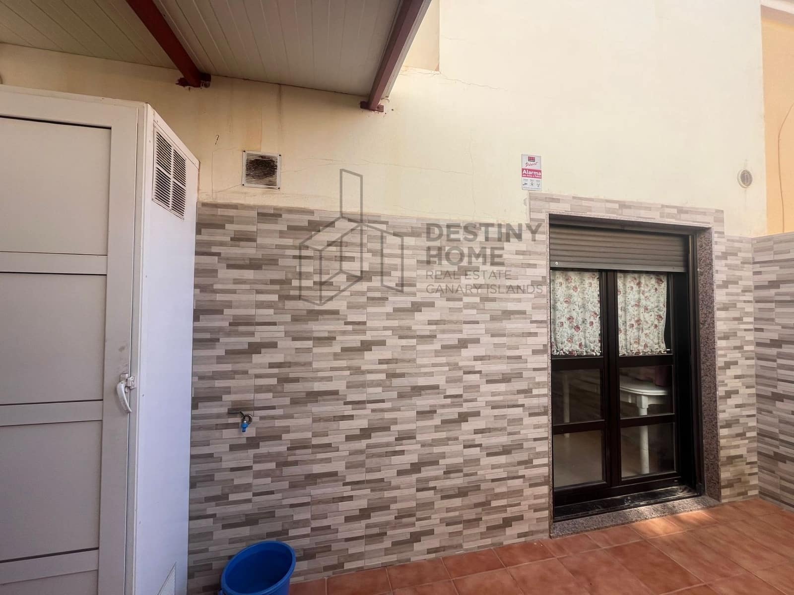 3 bedroom Semi-detached Villa for sale in El Matorral with garage - € 284,000 (Ref: 9889901)
