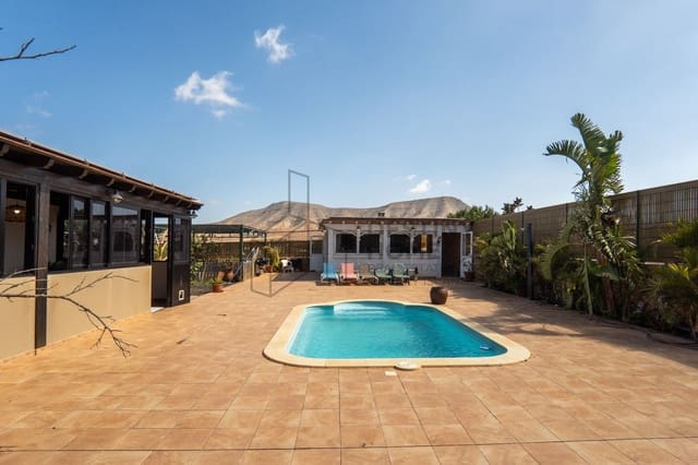 4 Zimmer Villa zu verkaufen in Casillas del Angel, Puerto del Rosario mit Pool Garage - 600.000 € (Ref: 9891782)