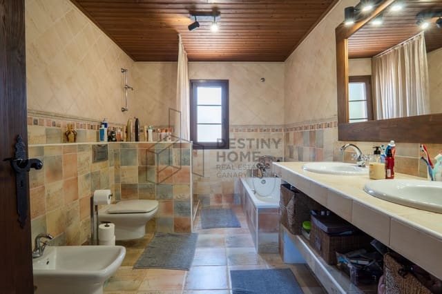 4 Zimmer Villa zu verkaufen in Casillas del Angel, Puerto del Rosario mit Pool Garage - 600.000 € (Ref: 9891782)