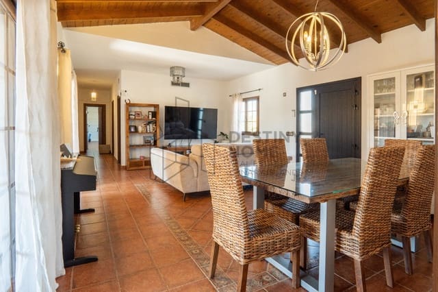 4 Zimmer Villa zu verkaufen in Casillas del Angel, Puerto del Rosario mit Pool Garage - 600.000 € (Ref: 9891782)