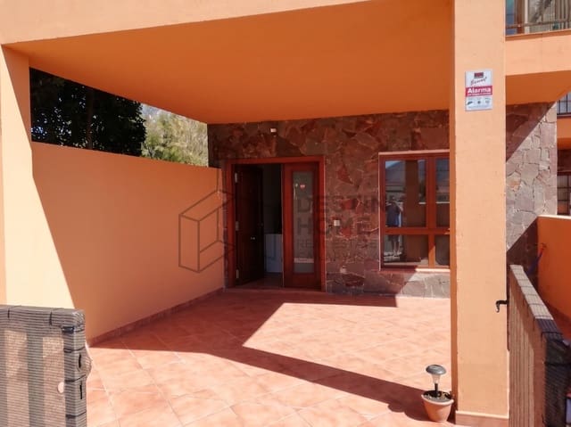 3 quarto Moradia Geminada para arrendar em La Oliva com garagem - 1 050 € (Ref: 9891783)