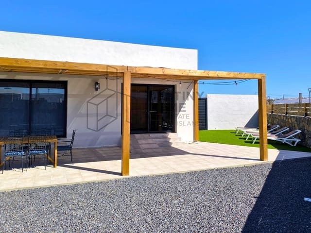 3 slaapkamer Villa te koop in Lajares, La Oliva met zwembad garage - € 1.100.000 (Ref: 9899025)