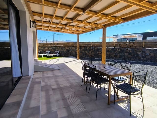 3 slaapkamer Villa te koop in Lajares, La Oliva met zwembad garage - € 1.100.000 (Ref: 9899025)