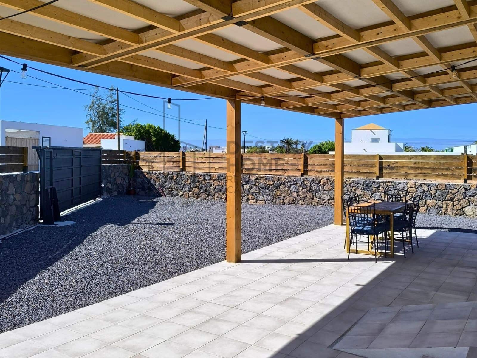 3 slaapkamer Villa te koop in Lajares met zwembad garage - € 1.100.000 (Ref: 9899025)