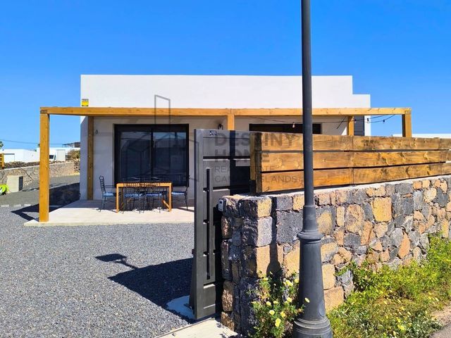 3 soveværelse Villa til salg i Lajares, La Oliva med swimmingpool garage - € 890.000 (Ref: 9899025)