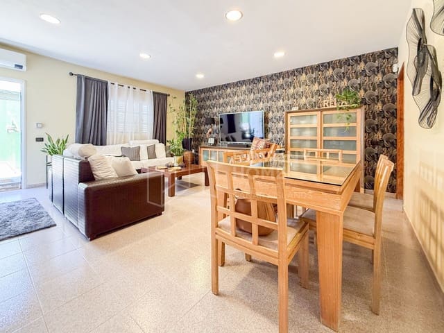 Pareado de 3 habitaciones en El Matorral, Puerto del Rosario en venta - 280.000 € (Ref: 9912635)