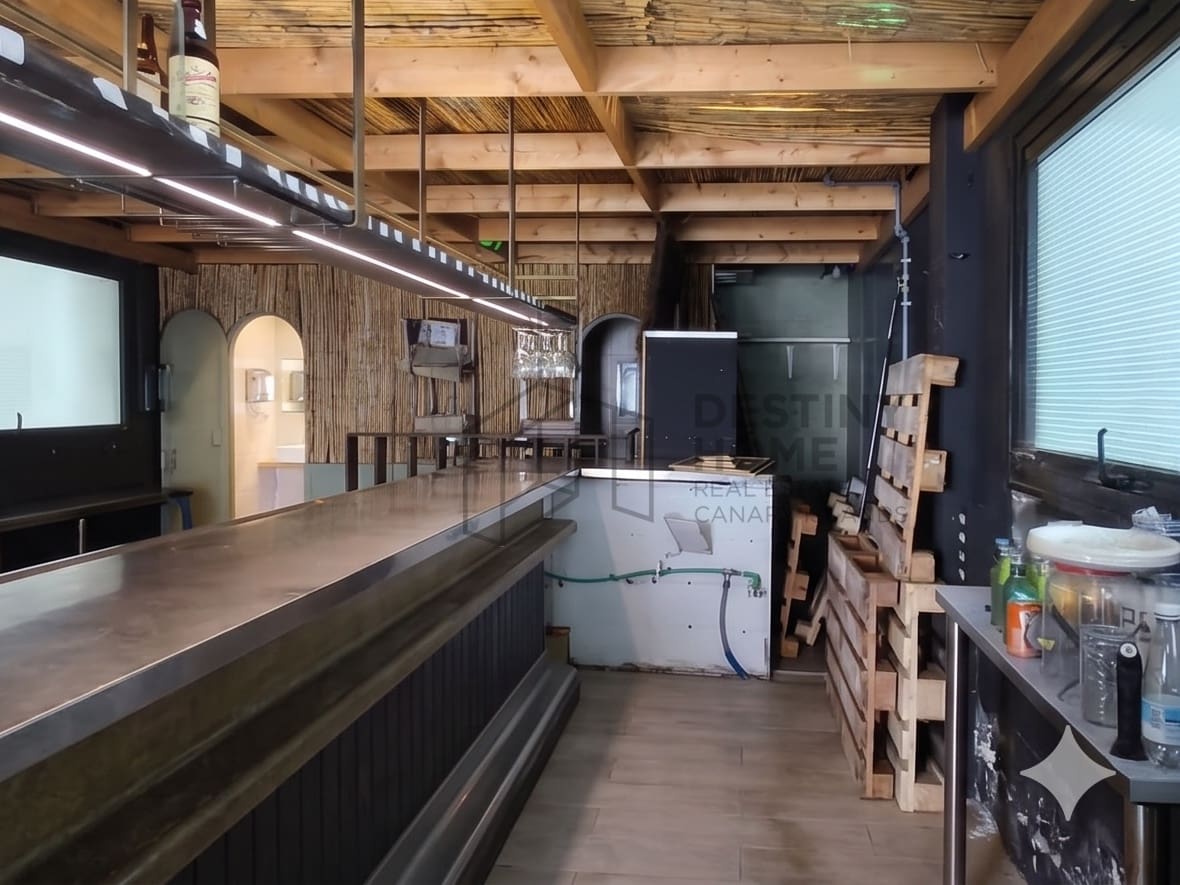 Commercial for sale in Corralejo - € 160,000 (Ref: 9921816)