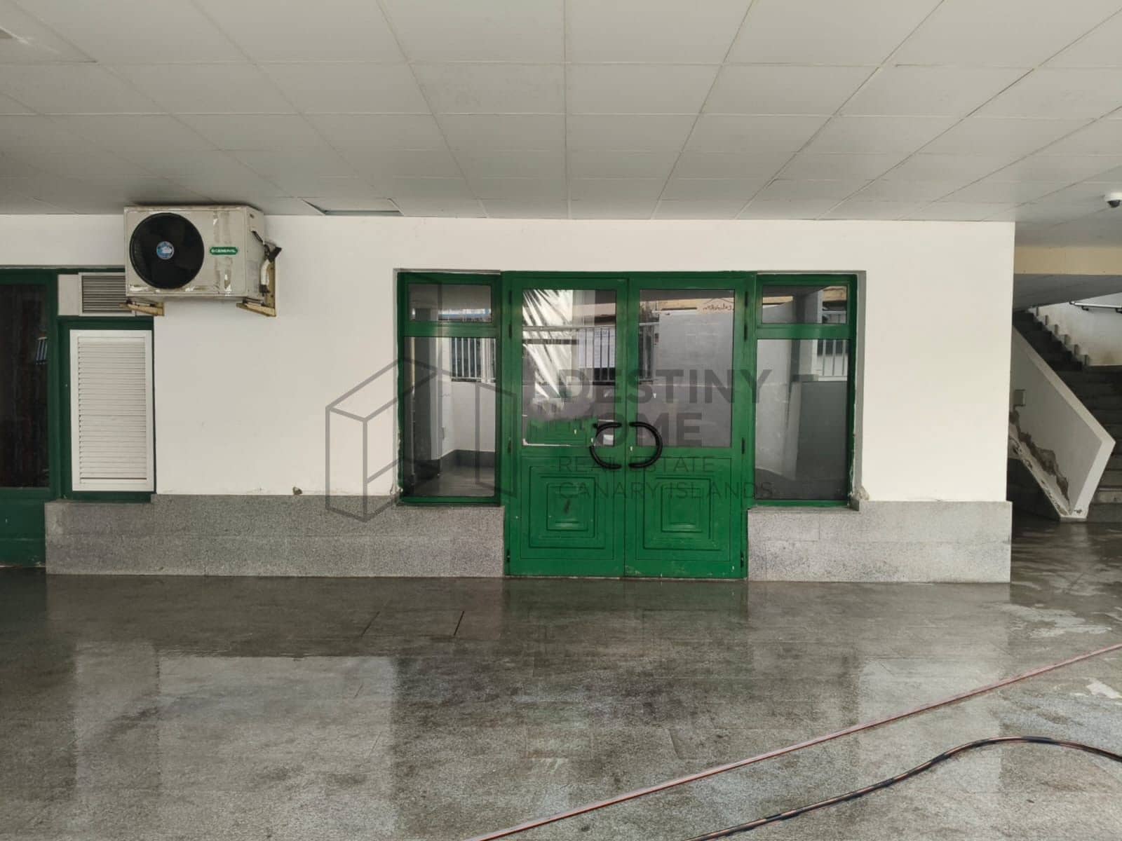 Commercial for sale in Corralejo - € 160,000 (Ref: 9921816)