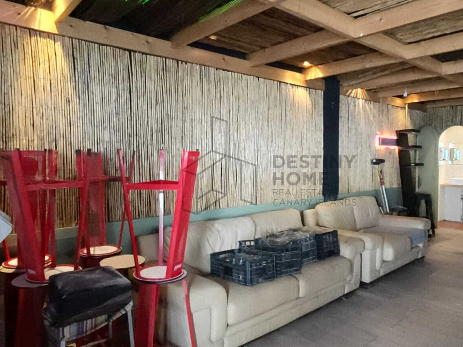 Commercial for sale in Corralejo - € 160,000 (Ref: 9921816)