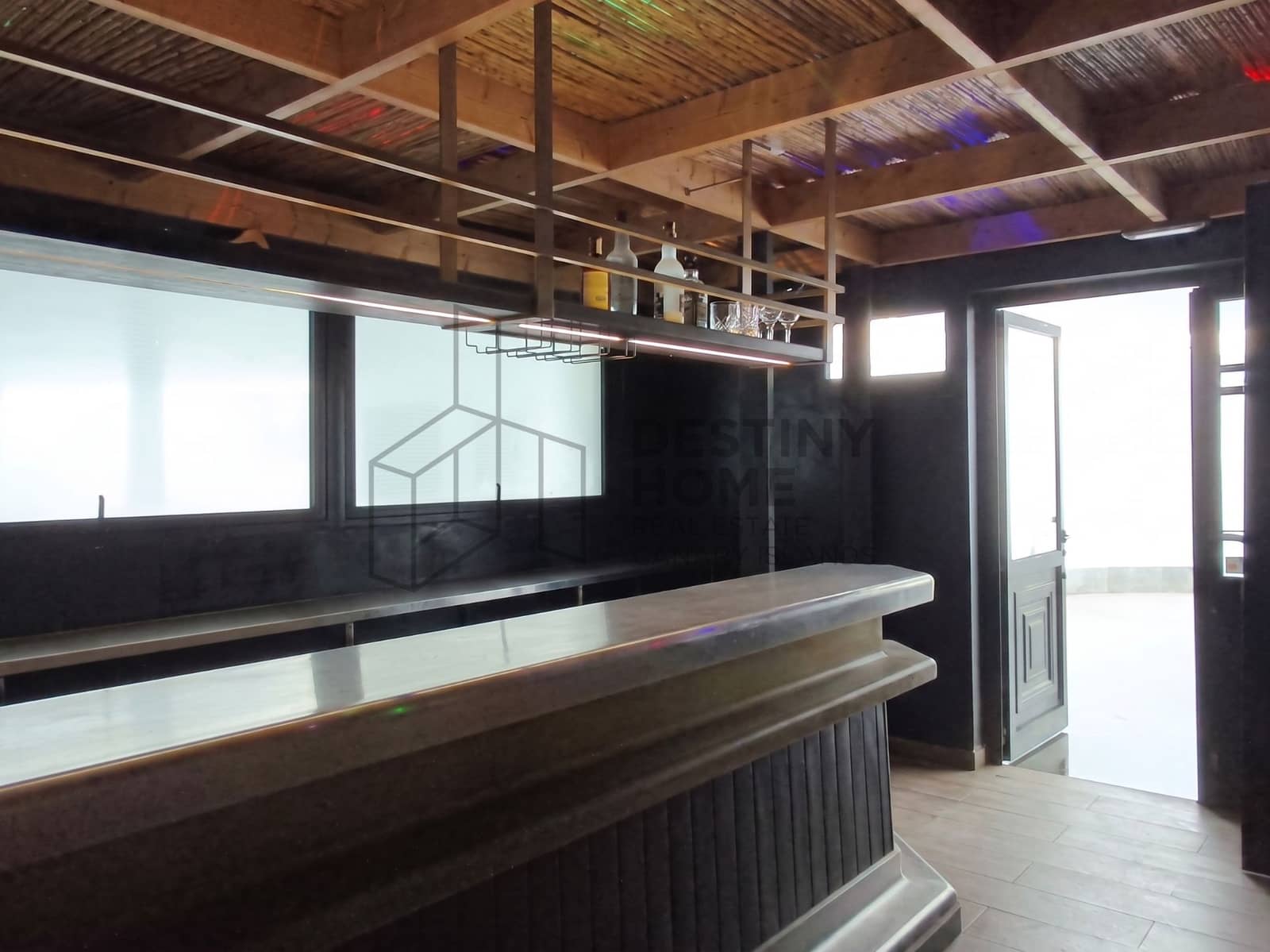 Commercial for sale in Corralejo - € 160,000 (Ref: 9921816)