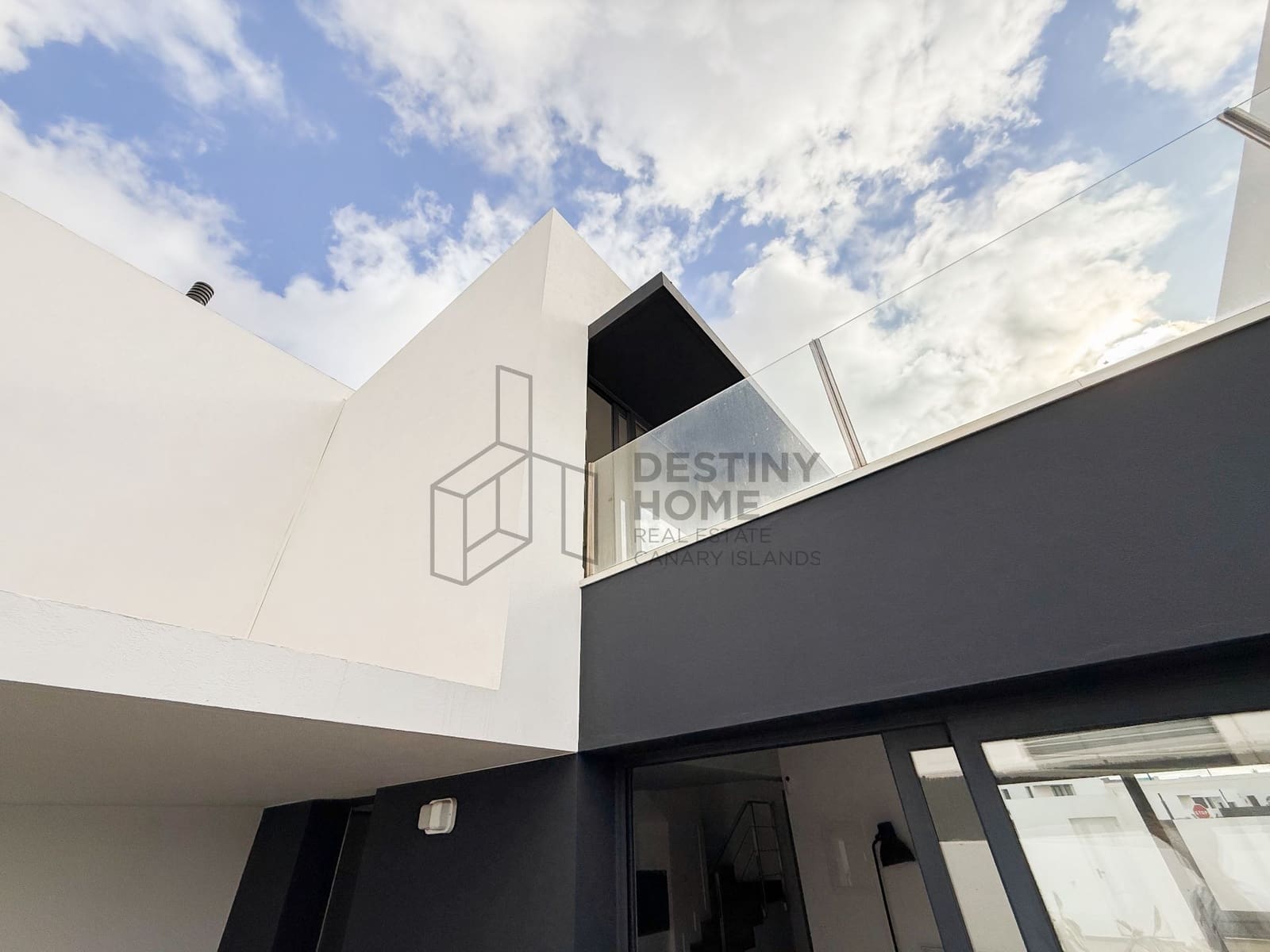 Chalet de 2 habitaciones en La Oliva en venta con piscina - 420.000 € (Ref: 9937535)