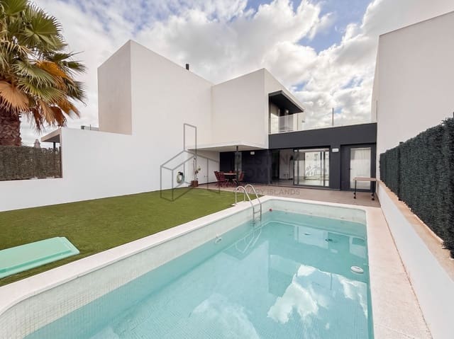 Chalet de 2 habitaciones en La Oliva en venta con piscina - 420.000 € (Ref: 9937535)