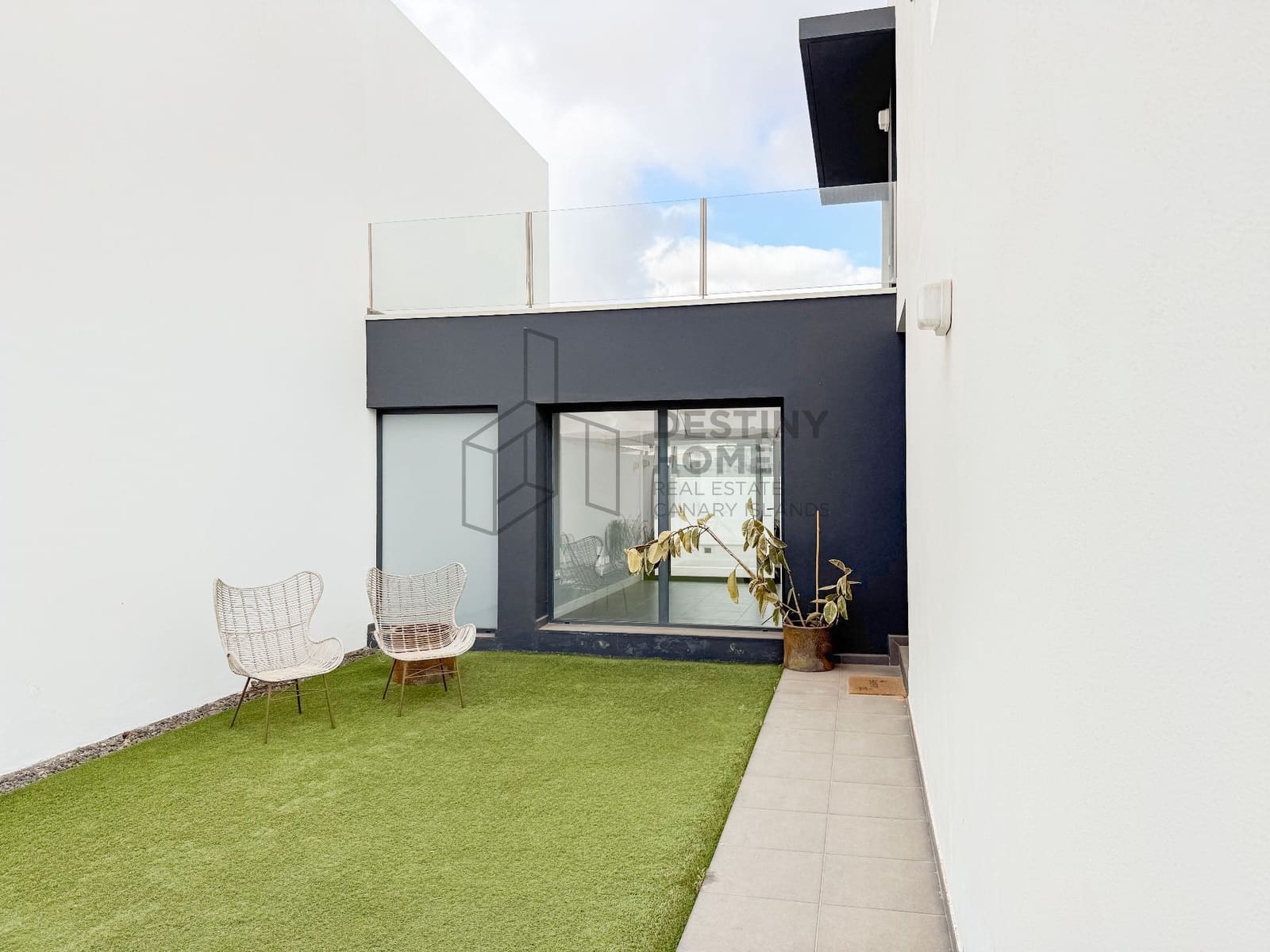 Chalet de 2 habitaciones en La Oliva en venta con piscina - 420.000 € (Ref: 9937535)