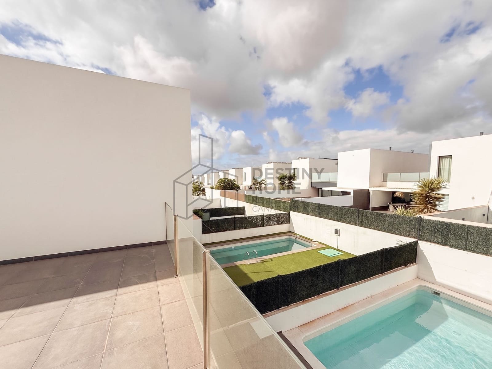 Chalet de 2 habitaciones en La Oliva en venta con piscina - 420.000 € (Ref: 9937535)