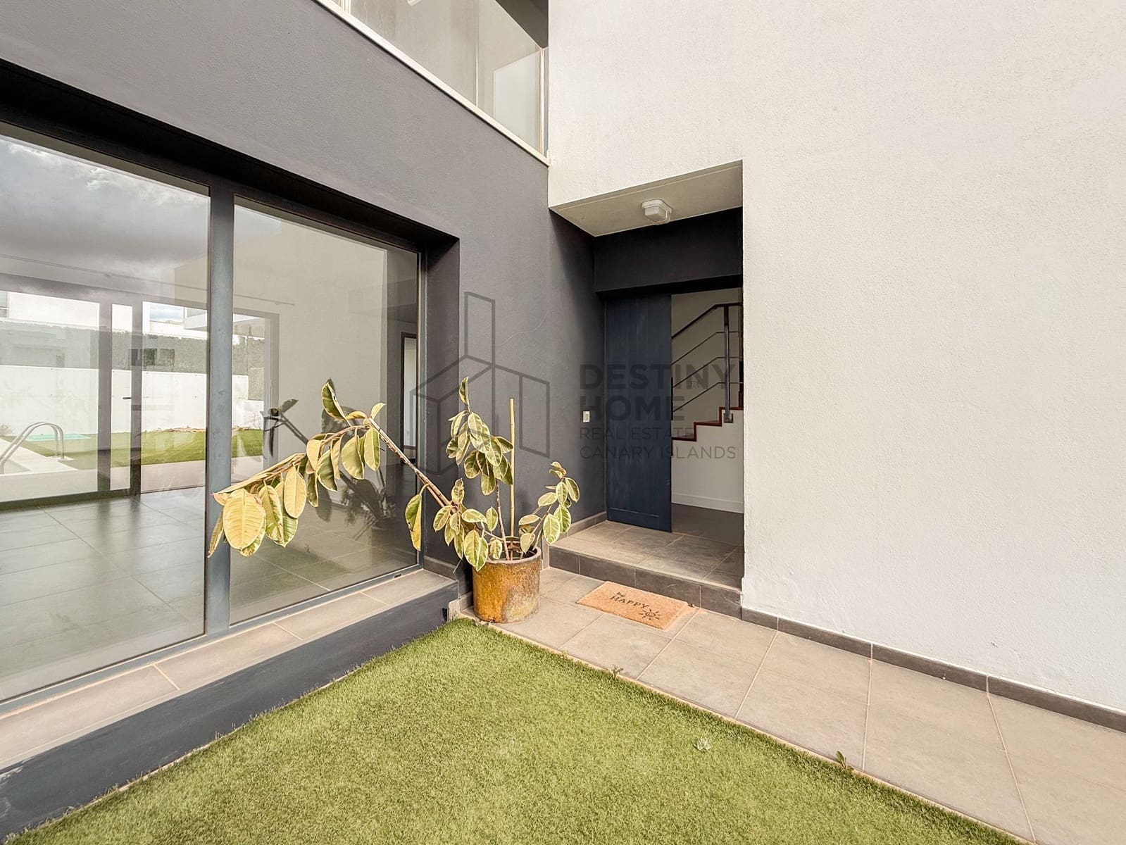 Chalet de 2 habitaciones en La Oliva en venta con piscina - 420.000 € (Ref: 9937535)