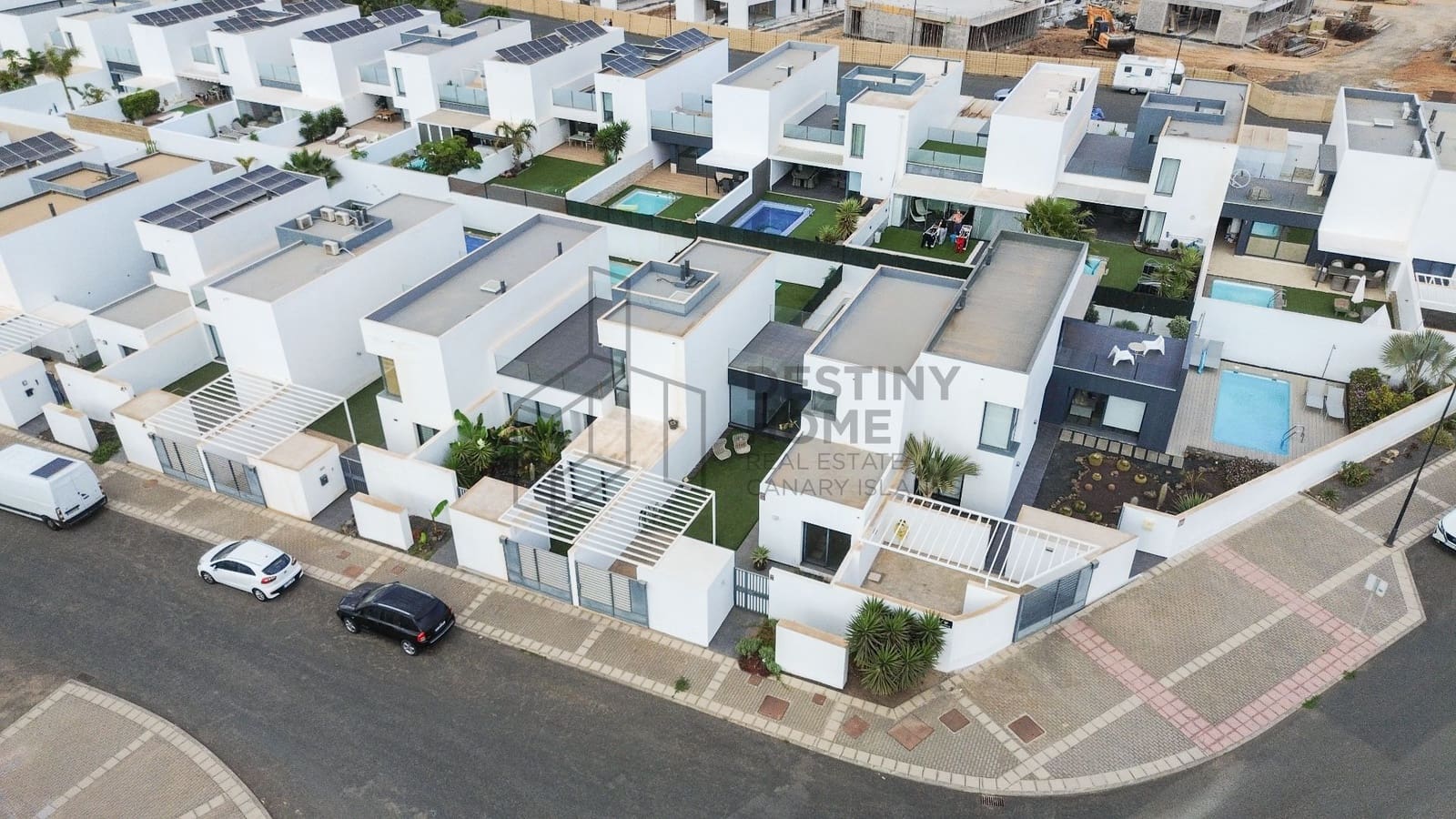 Chalet de 2 habitaciones en La Oliva en venta con piscina - 420.000 € (Ref: 9937535)