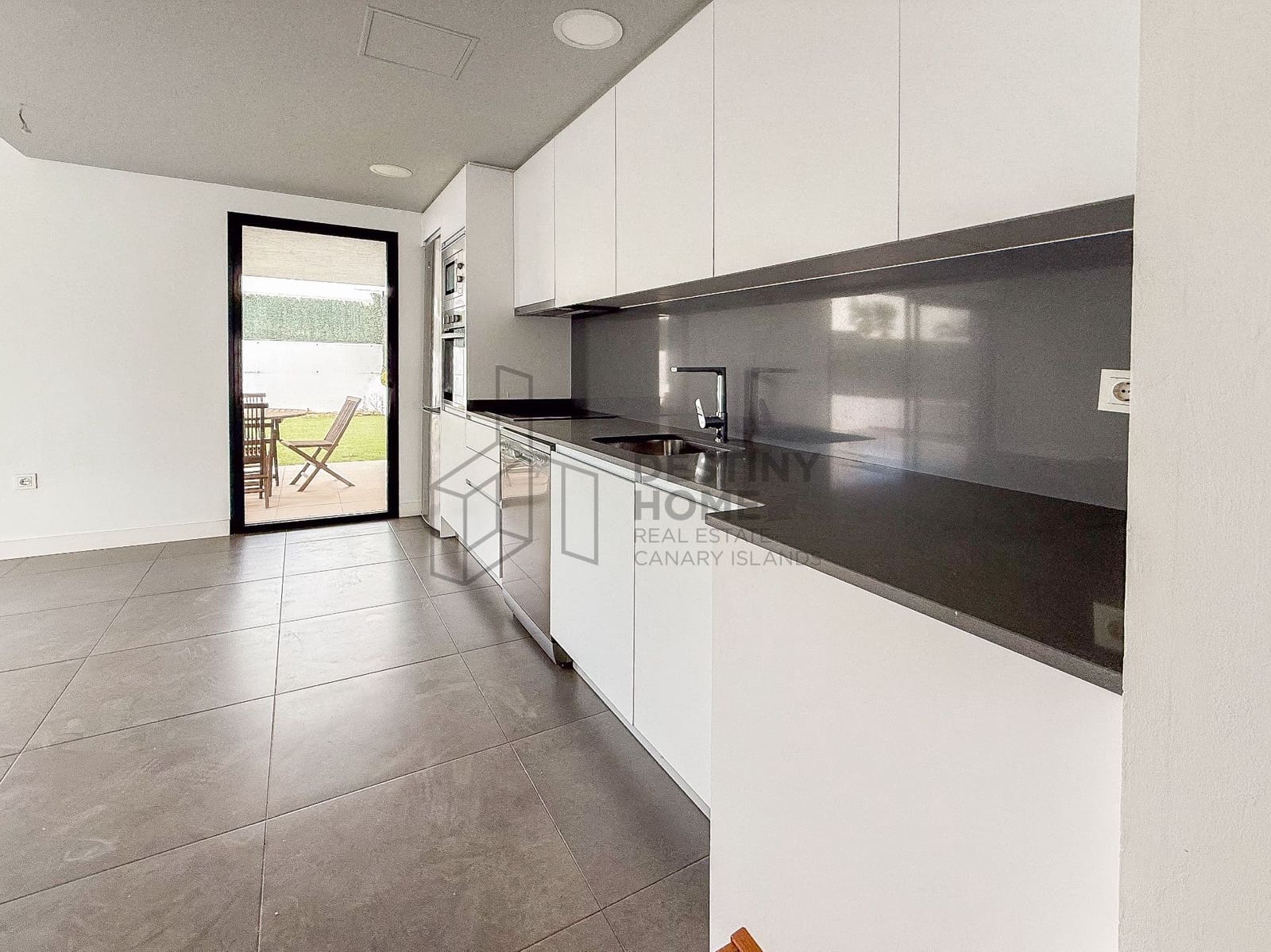 Chalet de 2 habitaciones en La Oliva en venta con piscina - 420.000 € (Ref: 9937535)