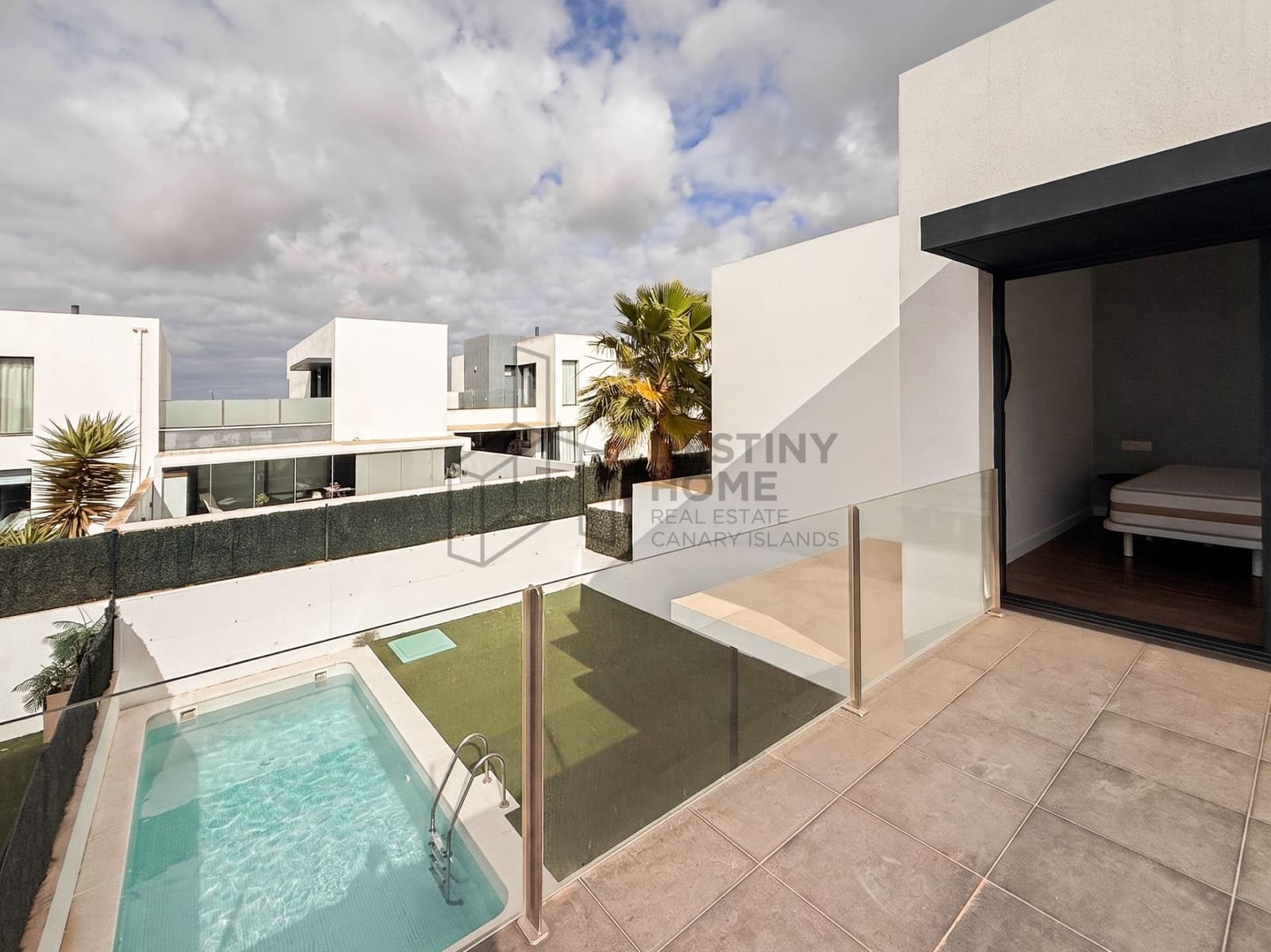 Chalet de 2 habitaciones en La Oliva en venta con piscina - 420.000 € (Ref: 9937535)