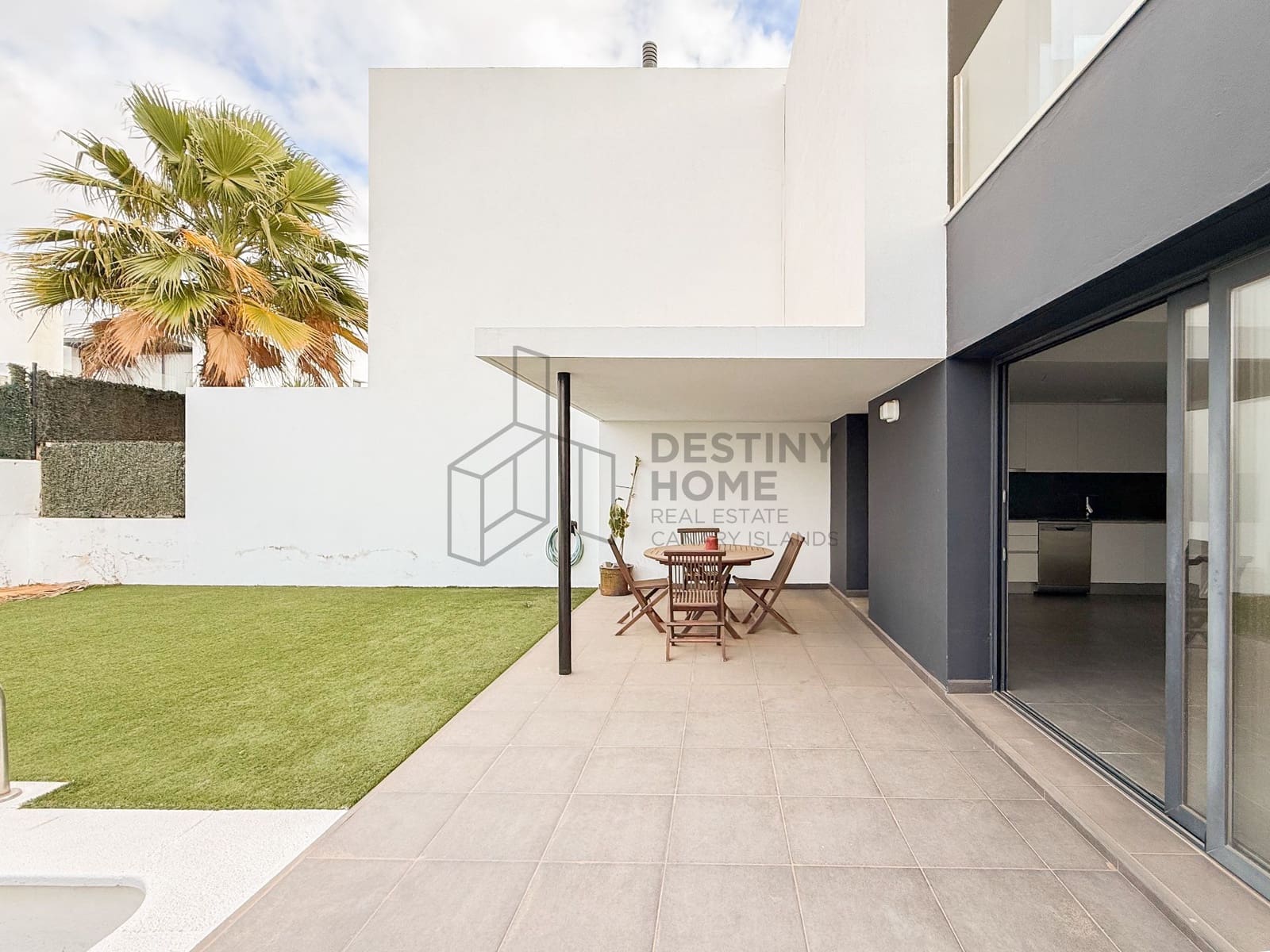 Chalet de 2 habitaciones en La Oliva en venta con piscina - 420.000 € (Ref: 9937535)