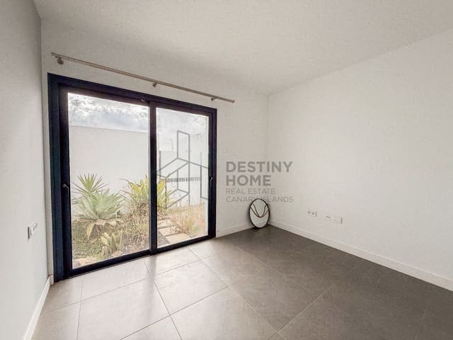 Chalet de 2 habitaciones en La Oliva en venta con piscina - 420.000 € (Ref: 9937535)
